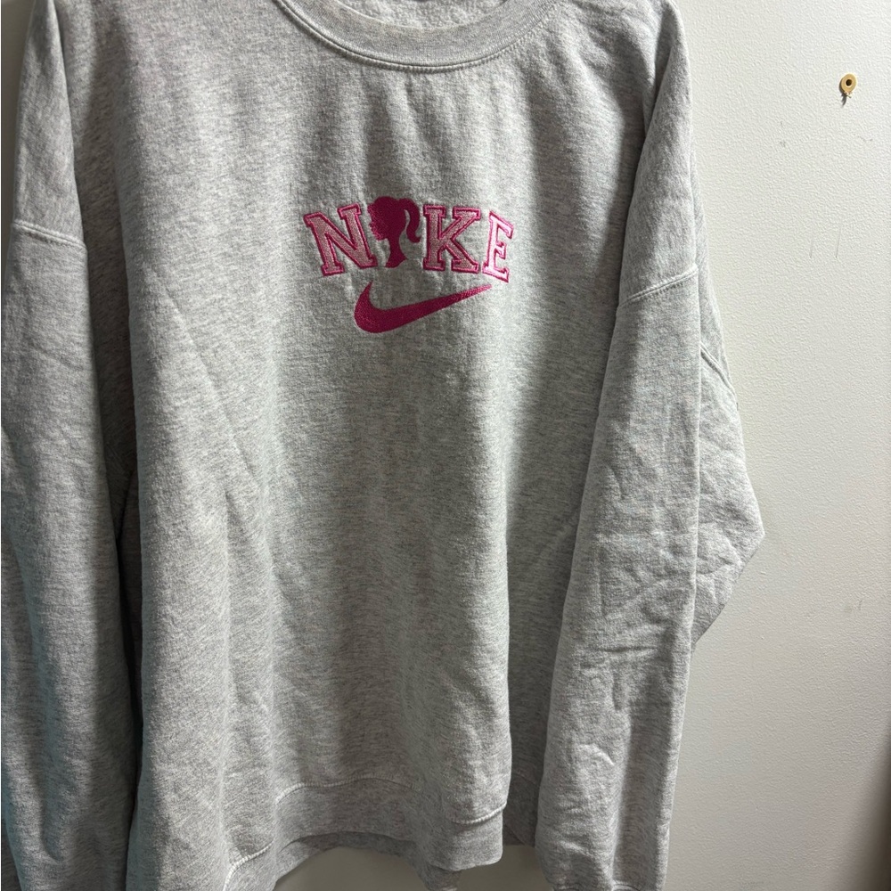 Nike Heather Gray Sweatshirt with Vibrant Pink Logo
